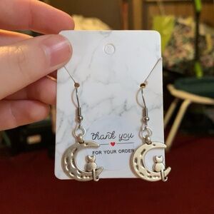 mooned cat earrings🐱🌙